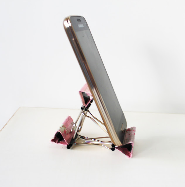 DIY smart phone stand with binders - Full tutorial - Akamatra