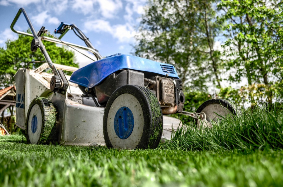 lawnmower-384589_960_720.jpg