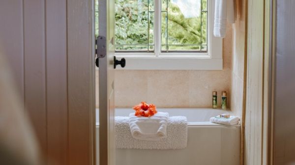 File:Bath Simple Finished Bathroom.jpg